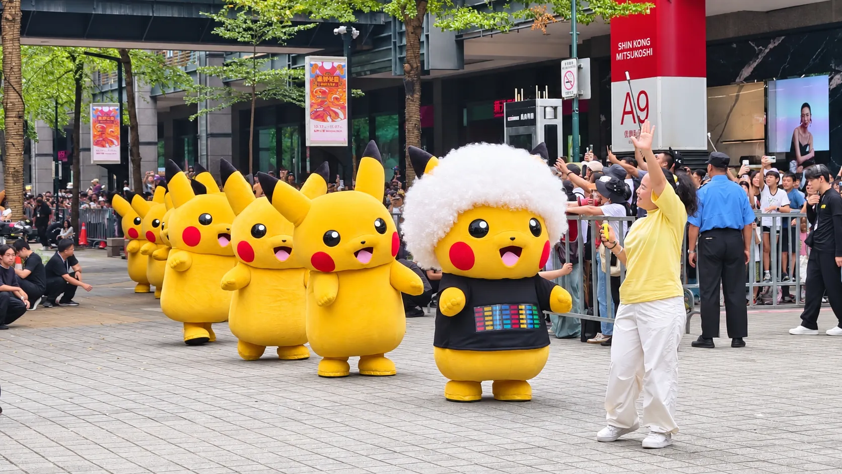 【開箱】寶可夢 30 週年「PokéXciting!」台北登場！爆炸頭皮卡丘現身信義商圈　盛大遊行、電音派對賣力開跳！