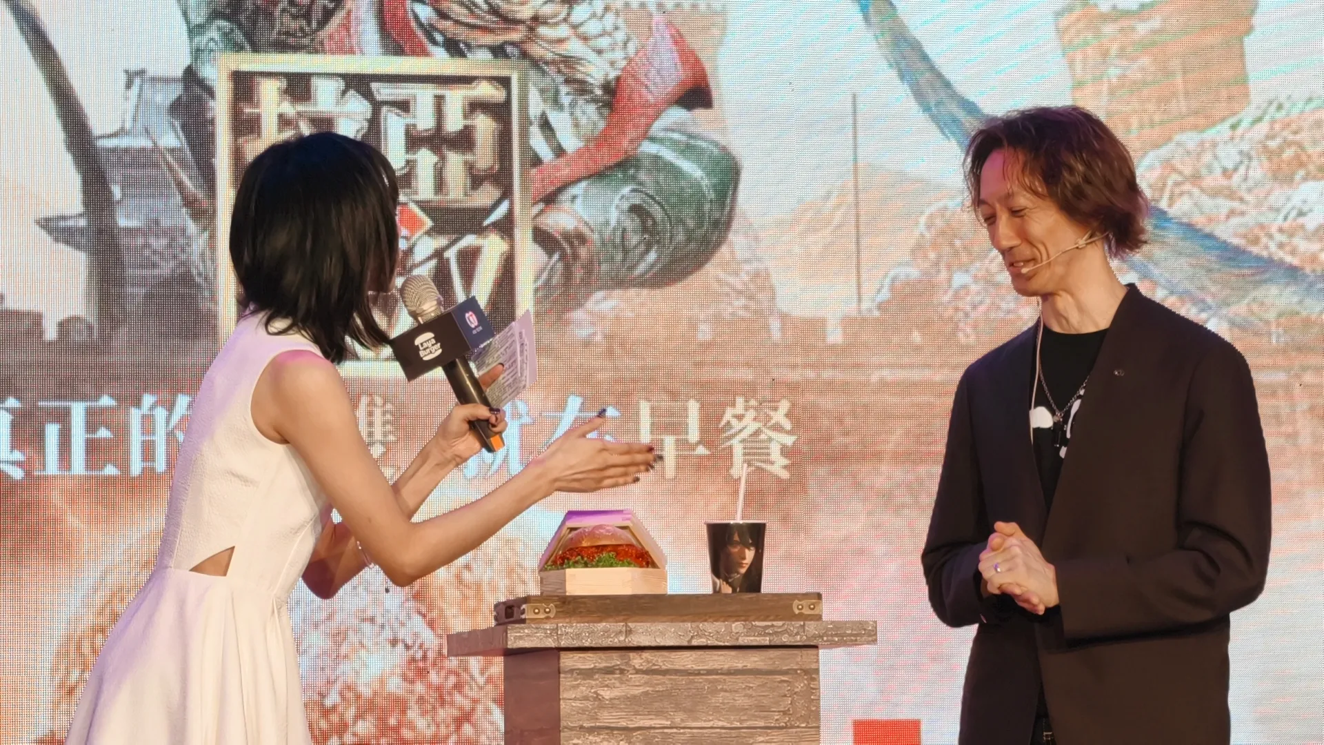 【聯訪】拉亞漢堡全新聯名《真・三國無雙２ with 猛將傳 Remastered》正式登台！製作人庄知彦親嚐「呂布激辣堡」並與執行長分享合作趣聞