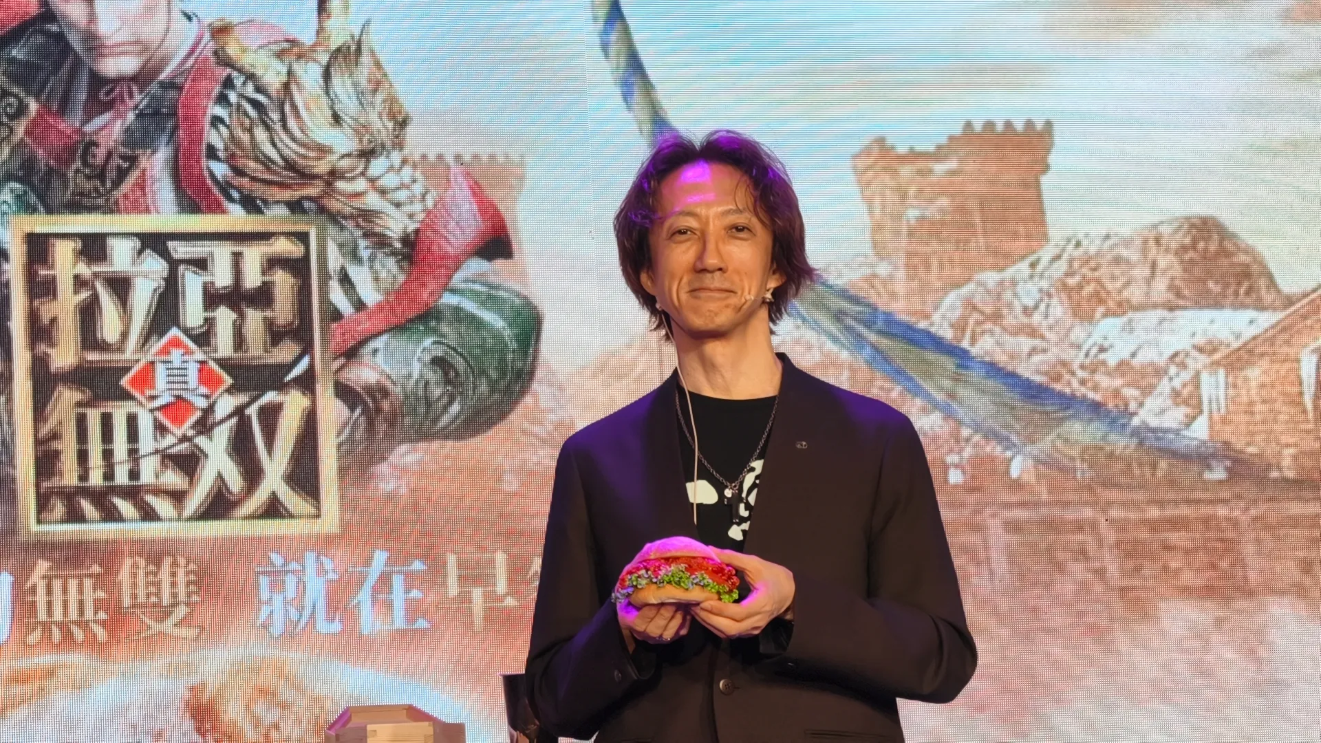 【聯訪】拉亞漢堡全新聯名《真・三國無雙２ with 猛將傳 Remastered》正式登台！製作人庄知彦親嚐「呂布激辣堡」並與執行長分享合作趣聞