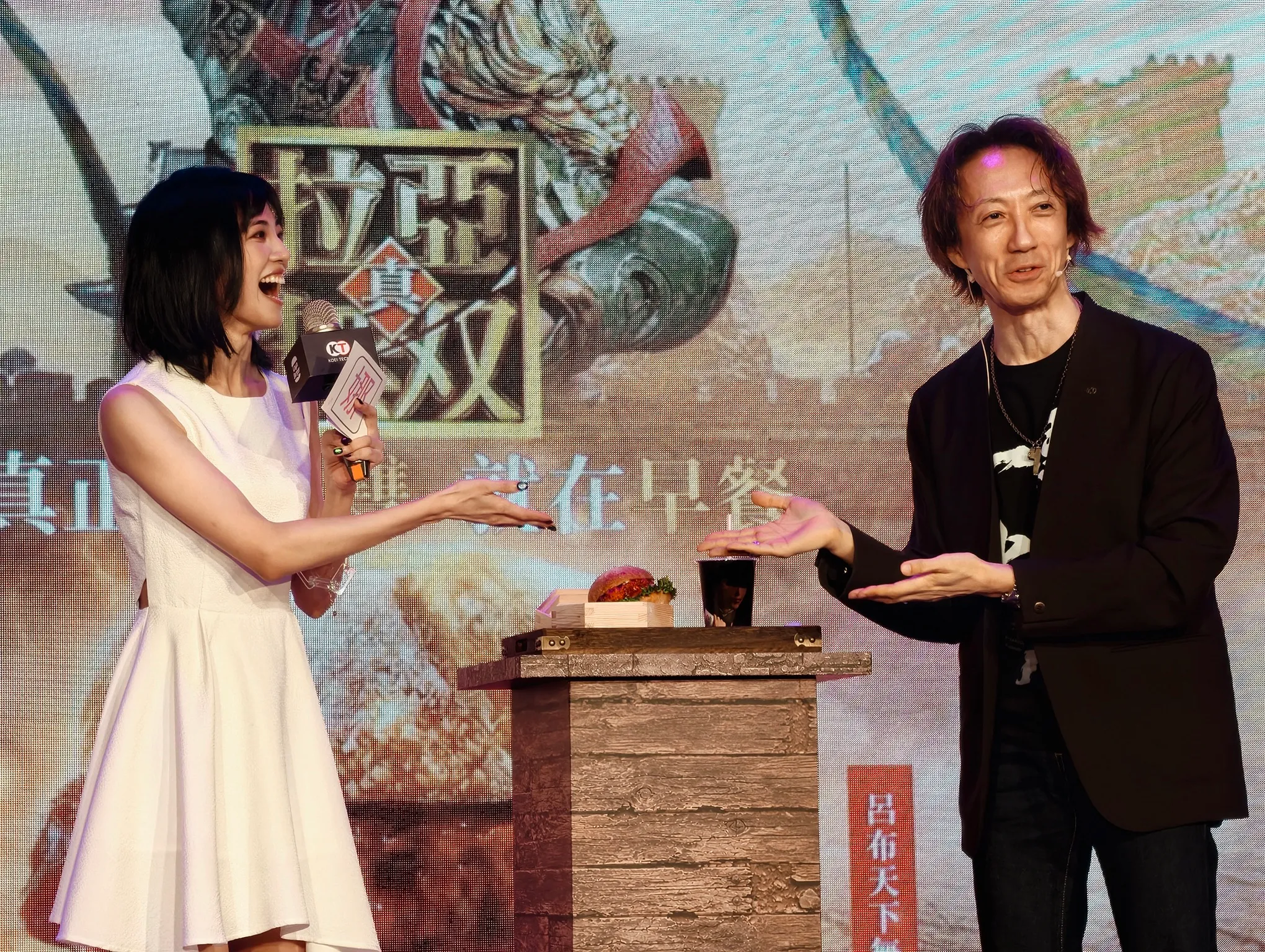 【聯訪】拉亞漢堡全新聯名《真・三國無雙２ with 猛將傳 Remastered》正式登台！製作人庄知彦親嚐「呂布激辣堡」並與執行長分享合作趣聞