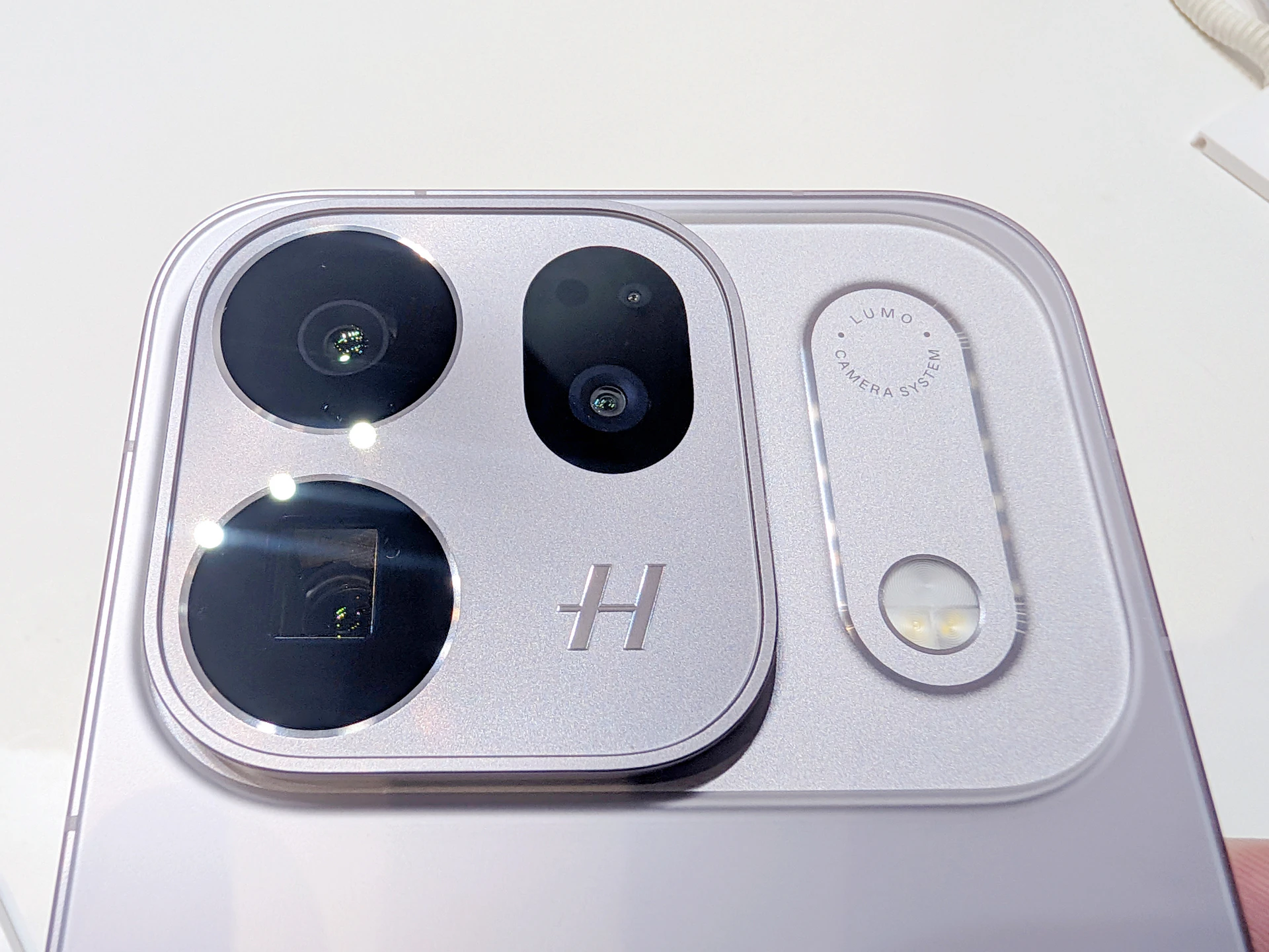 全球首款三顆2億畫素鏡頭！Find X10 Pro Max登台　標準版也支援哈蘇增距鏡