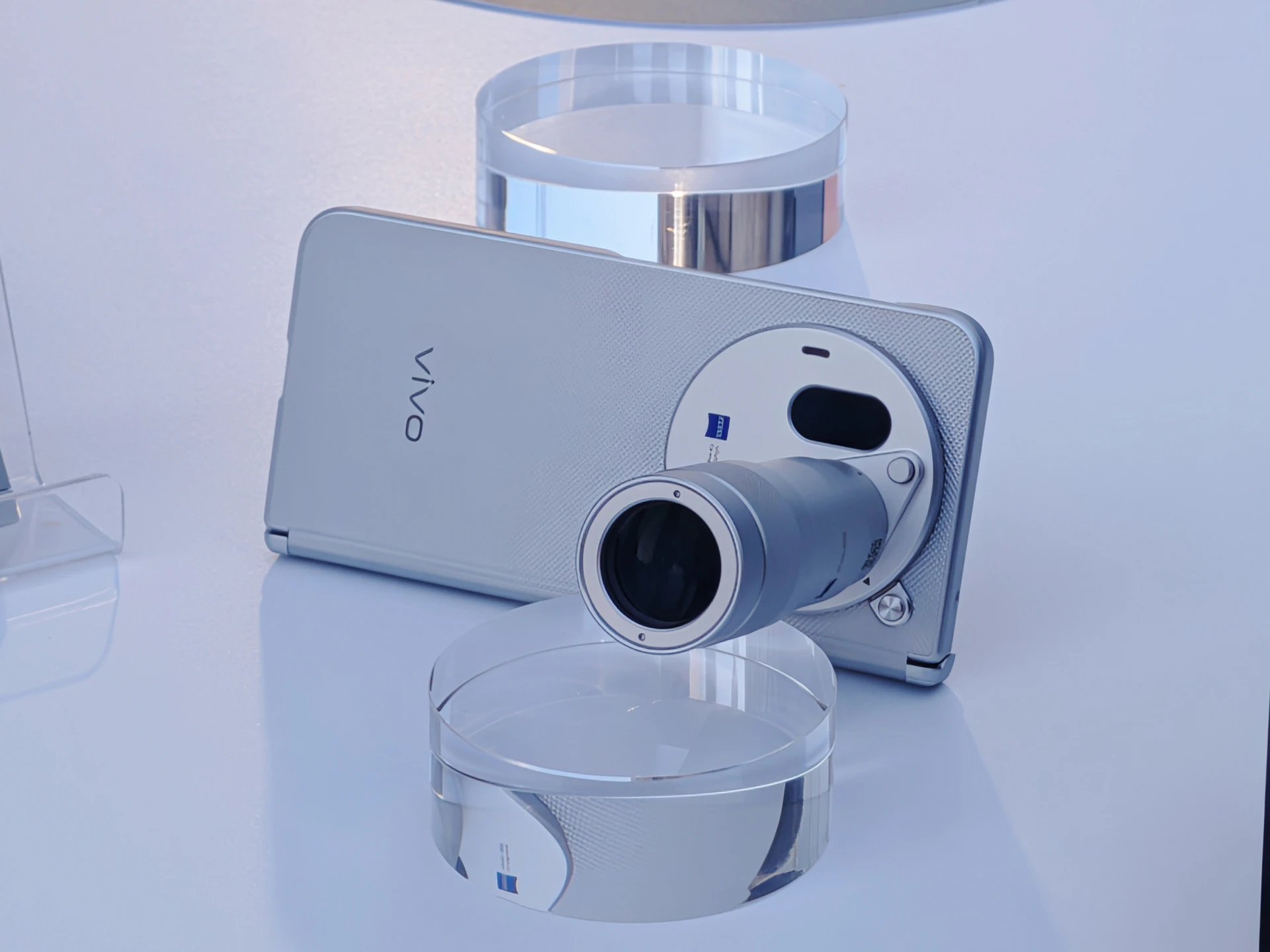 拍照第一錄影唯一!vivo X500系列登台 Apple生態系直接打通了!