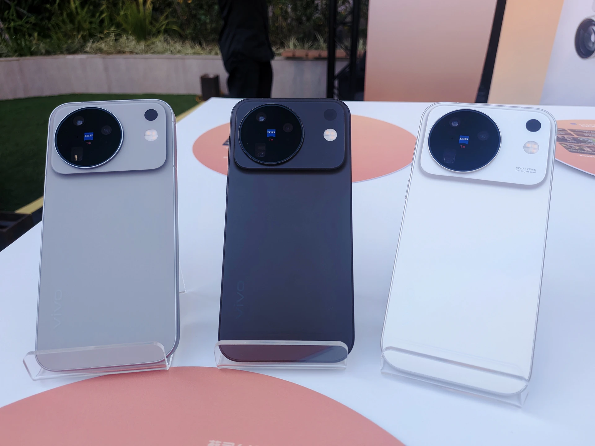 拍照第一錄影唯一!vivo X500系列登台 Apple生態系直接打通了!